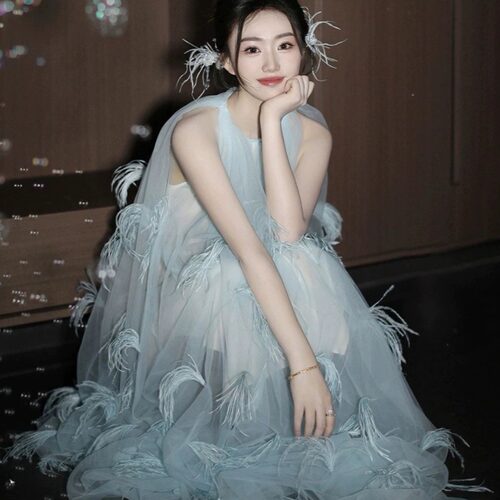 晨袍女新娘订婚生日小礼服裙高端轻奢小众羽毛轻纱无袖挂脖连衣裙
