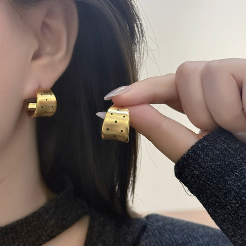 宽版波点C圈耳环女轻奢高级感
