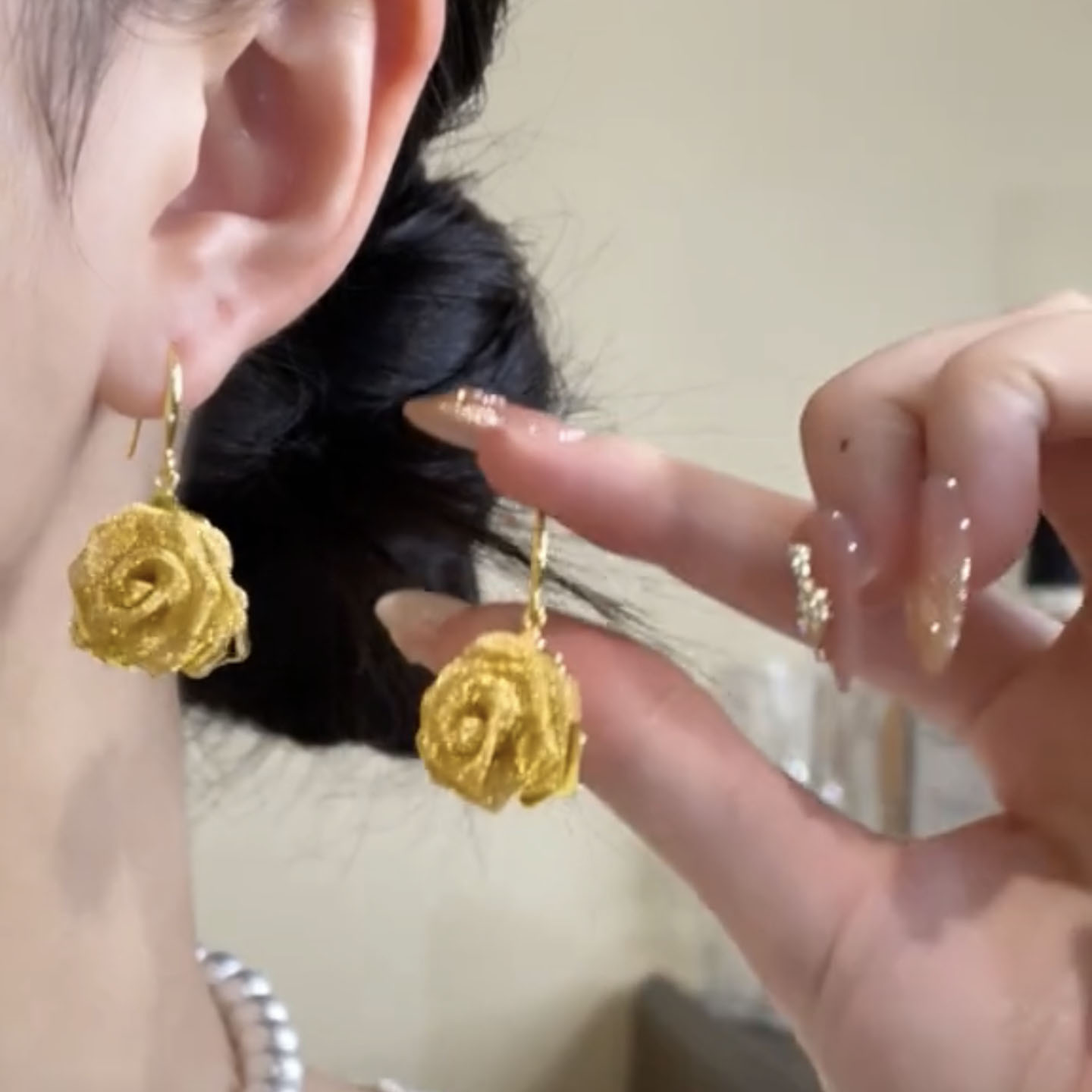 高级感金色玫瑰花朵耳环