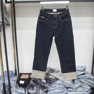 依炫韩23618深蓝色植绒拼接修身小直筒牛仔裤2025年冬季女九分裤