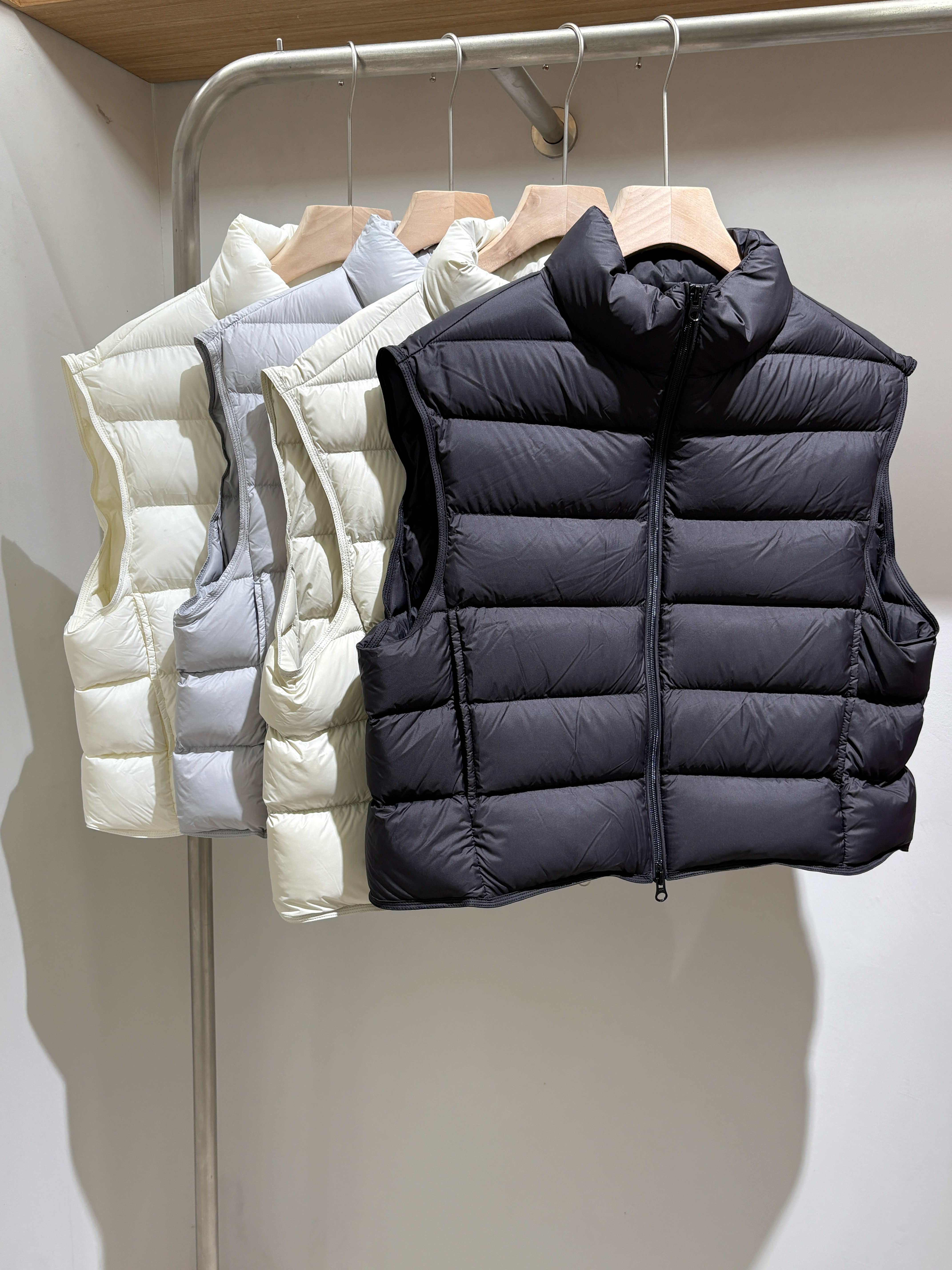 泡芙云朵蓬松保暖立领无胆防95白鹅绒马甲高级无袖羽绒背心外套女