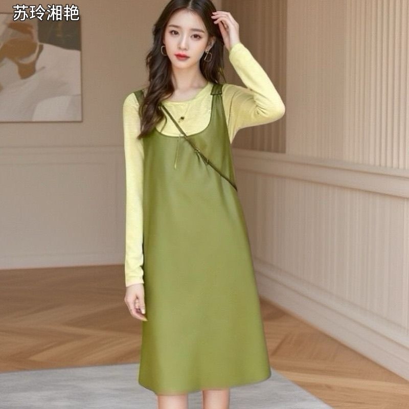 时尚背带皮裙套装女春秋新款减龄高端轻奢长袖打底衫吊带裙两件套