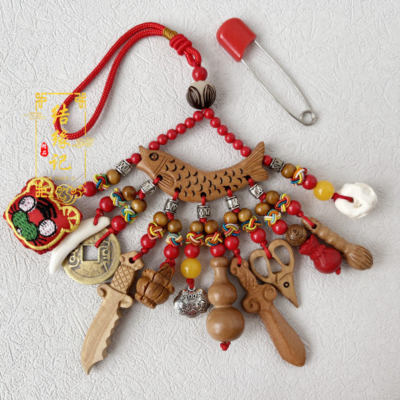 桃木剑挂件孕妇婴儿宝宝出门随身吊坠狗牙铜钱老虎别针车床头配饰