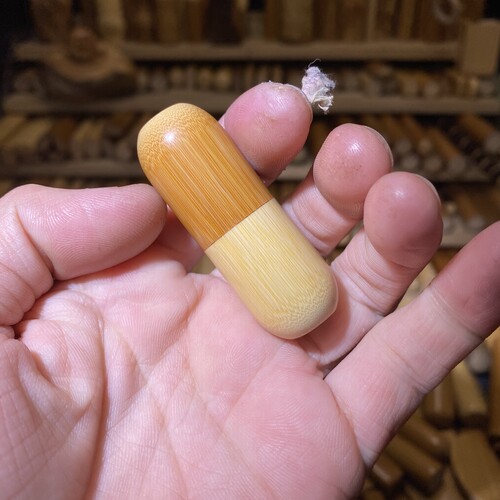 19-55红白双色拼接胶囊，一物一链接，远山工实心玉竹手把件