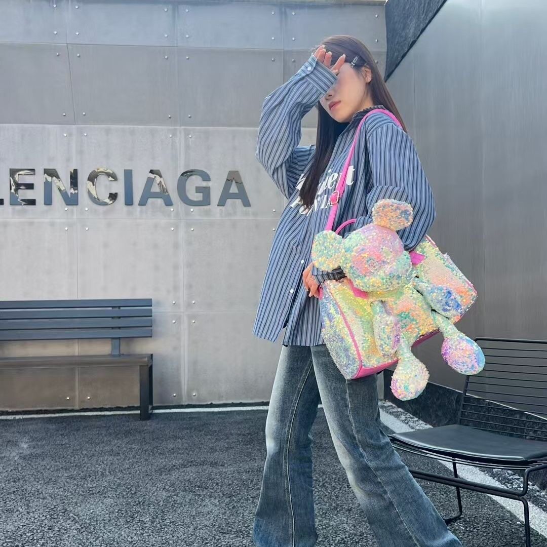 2026新款小众设计高级感亮片小熊双肩包女大容量旅行背包