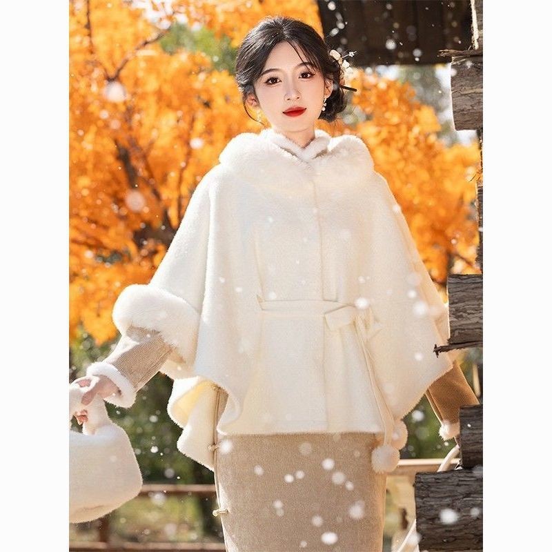 白色披肩外套配旗袍大毛领礼服留洋千金开衫斗篷大衣2025秋冬款