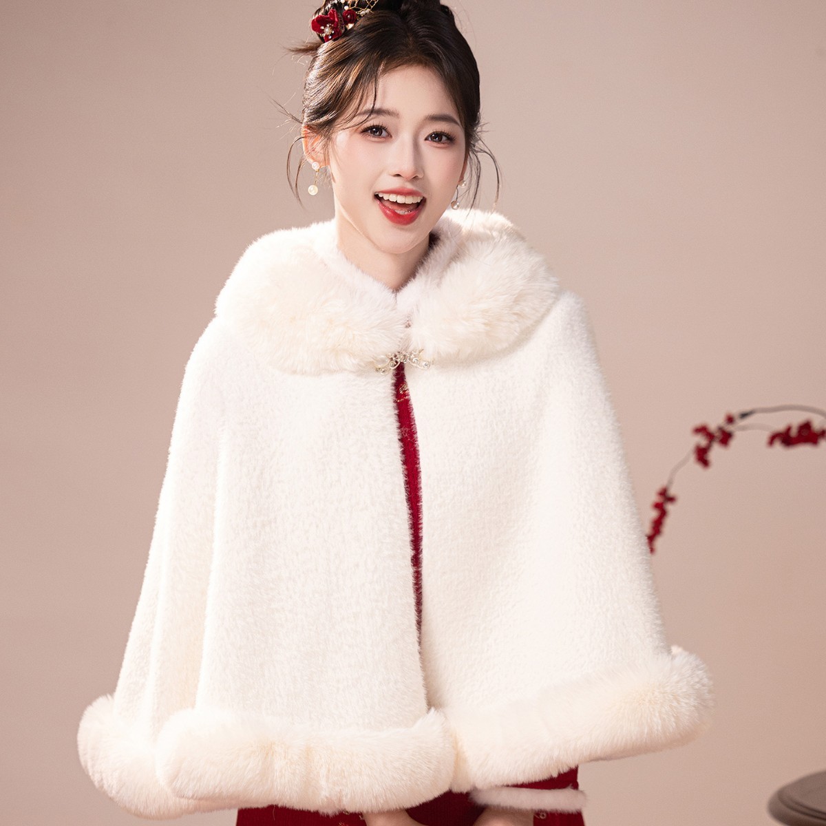 白色婚纱披肩冬季女外披外搭婚礼新娘结婚披风旗袍斗篷外套高级感