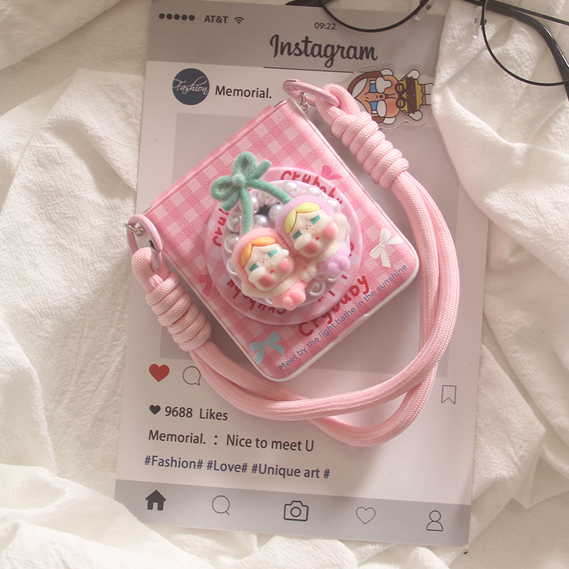 ins韩系粉格子樱桃哭娃适用Galaxy三星Zflip7手机壳斜跨挂绳磁吸支架ZFlip6折叠屏zflip5/4/3防摔保护套女款