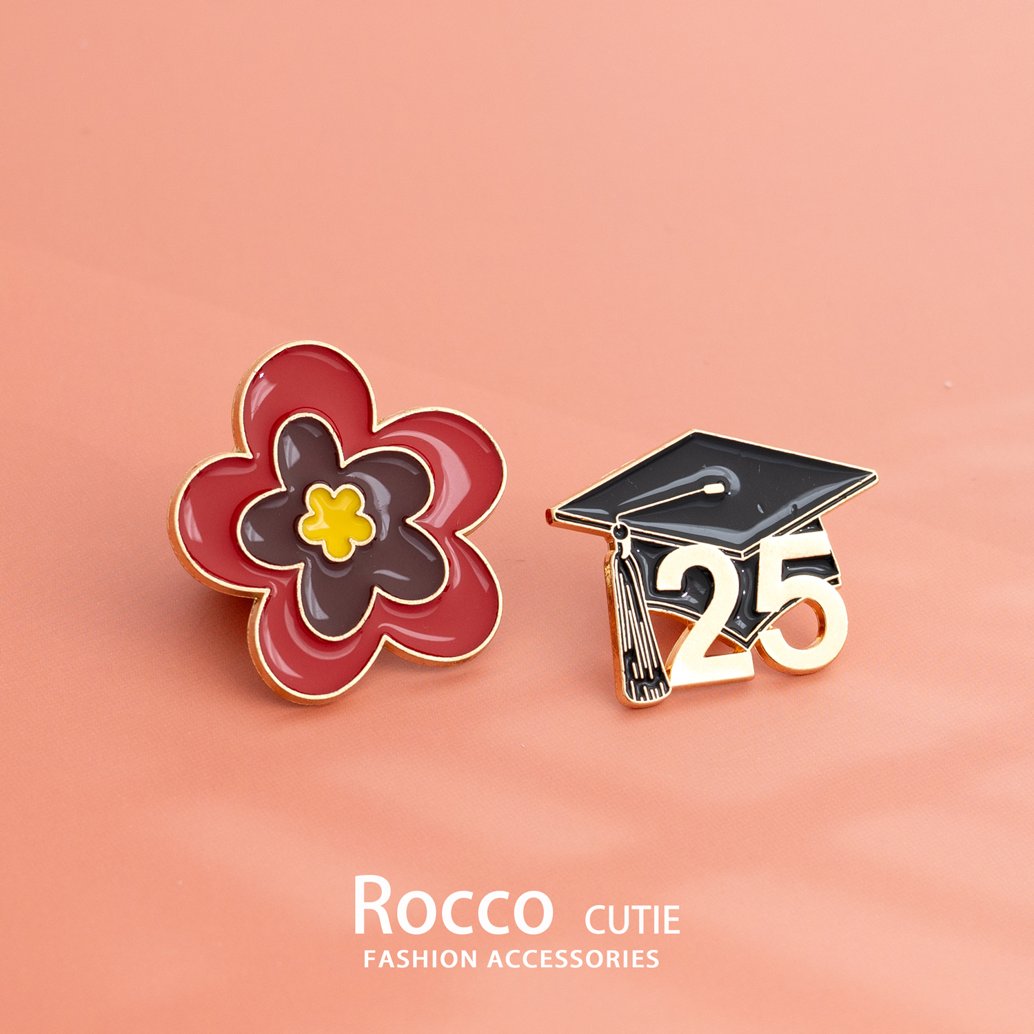 2025博士帽胸针新款小红花徽章可爱花朵背包装饰品别针幼儿园礼物