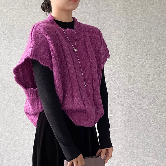 圆领麻花粗织斗篷针织马甲女秋冬叠穿气质显瘦休闲慵懒风短袖毛衣