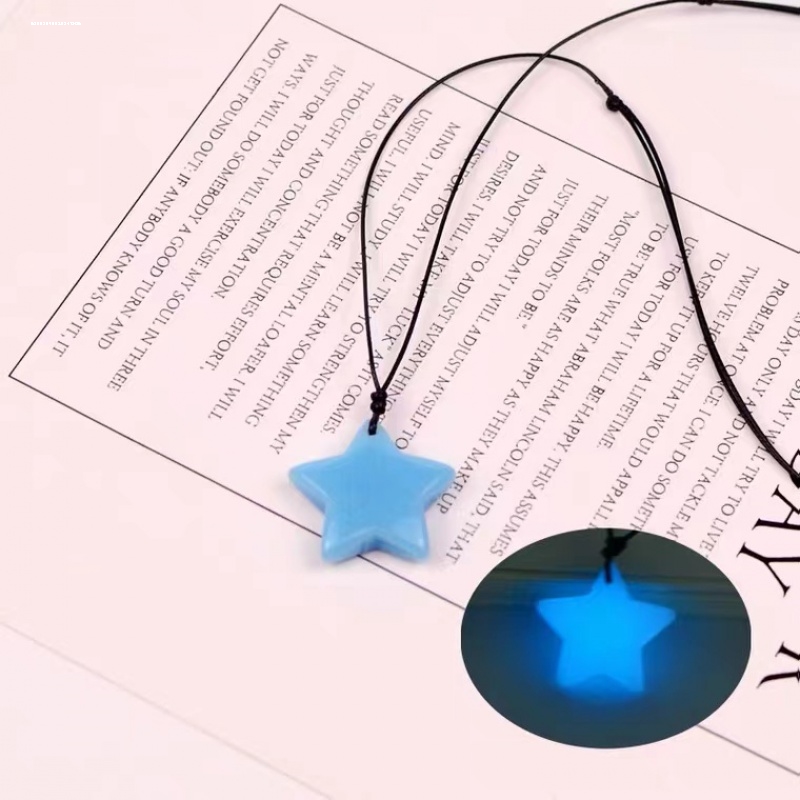 夜光五角星荧光男女项链发光石幸运星星吊坠情侣学生闺蜜礼物配饰
