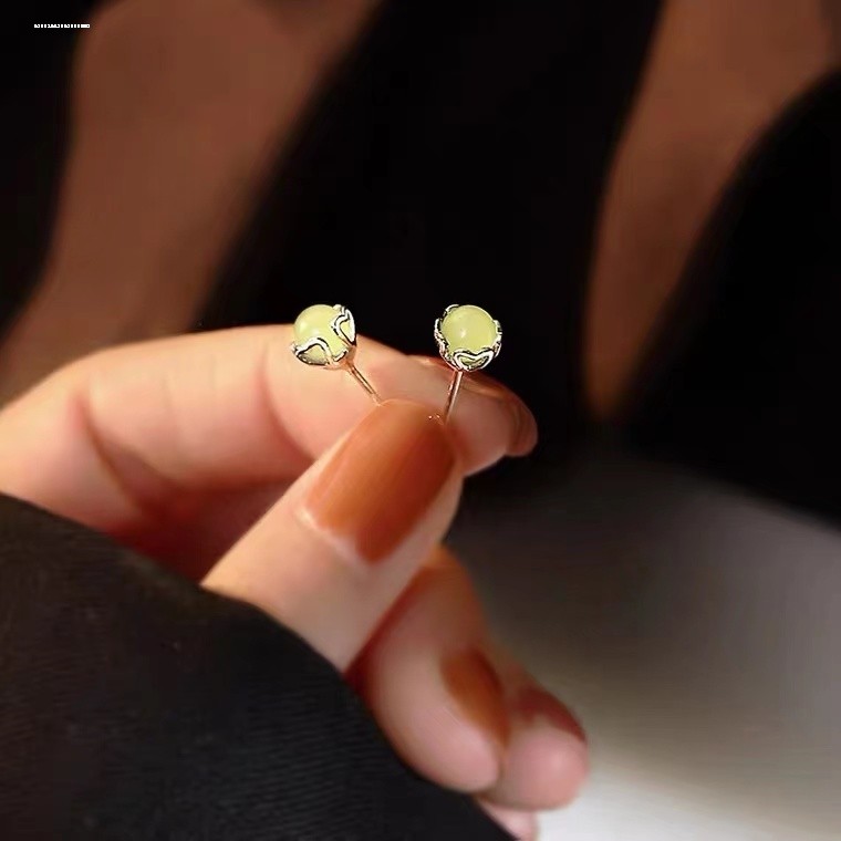 和田玉碧玉阳绿耳钉女小众设计感925银耳环耳饰新款潮