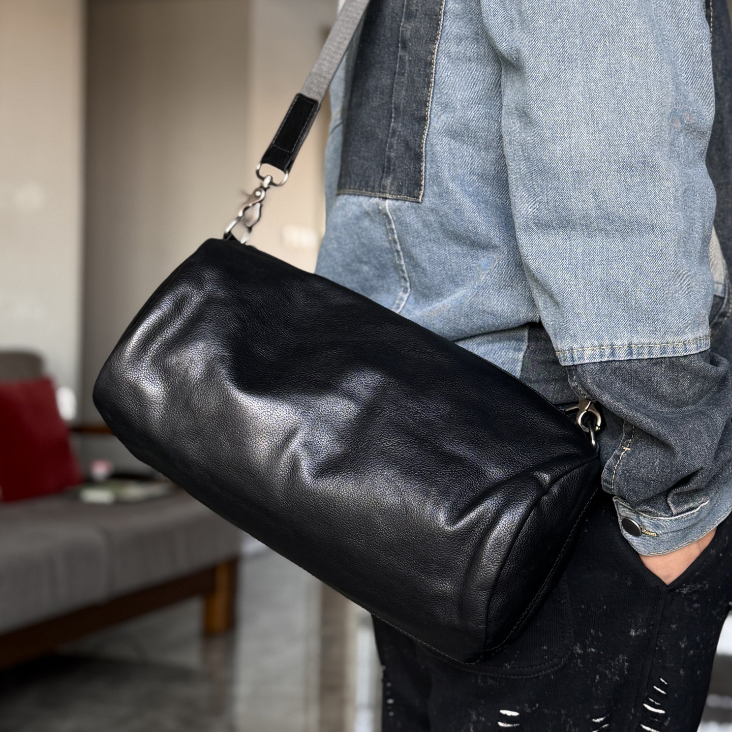 麦为街头潮流头层牛皮单肩包水桶包商务休闲男包真皮斜挎包圆桶包