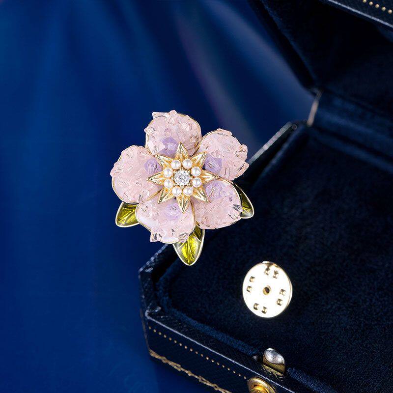 水晶高档高级感小西装尺码外套渐变小众配饰胸花山茶花紫色针胸针