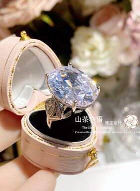 个性宝石金三叶草山茶戒指18夸张