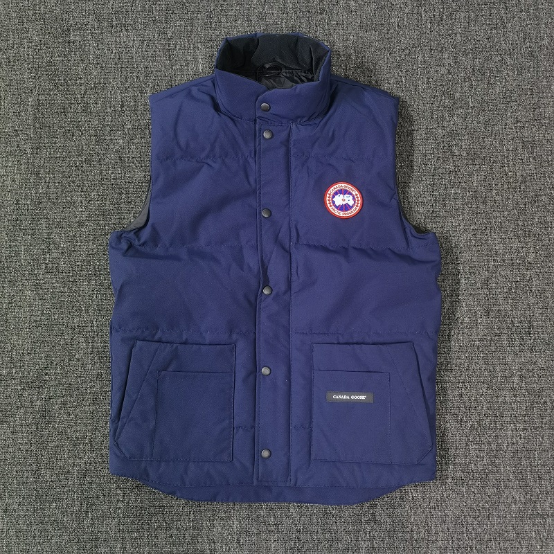 CANADAGOOSE羽绒马甲