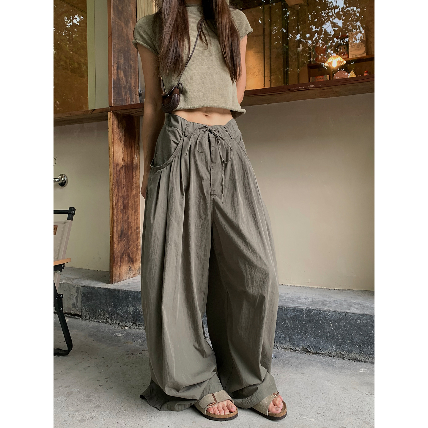 早秋时髦松弛感大裤腿休闲裤女