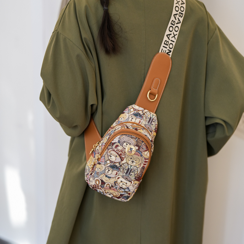 胸包女2025新款潮胸前斜挎包女士胸包韩版单肩包休闲百搭运动背包