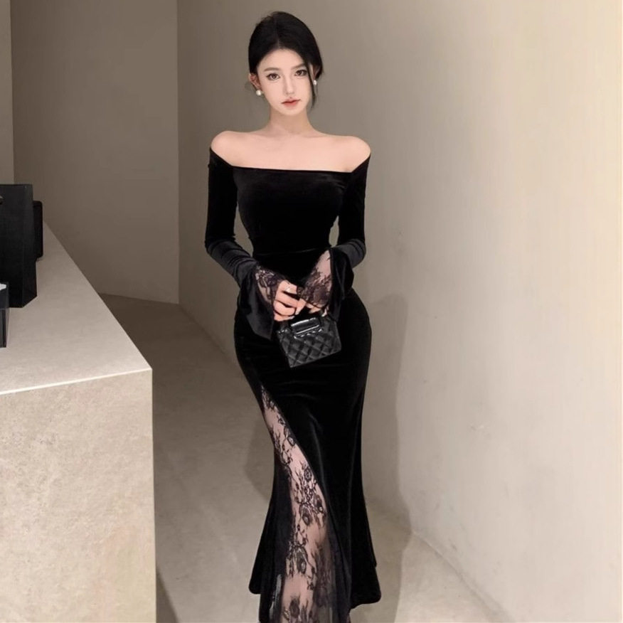 辣妹黑色设计感丝绒连衣裙女2024秋冬季新款法式气质蕾丝开叉裙子