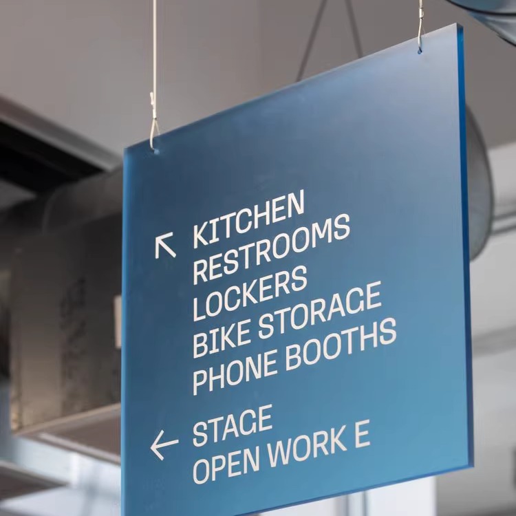 彩悬挂装饰广告牌logo亚克力吊牌