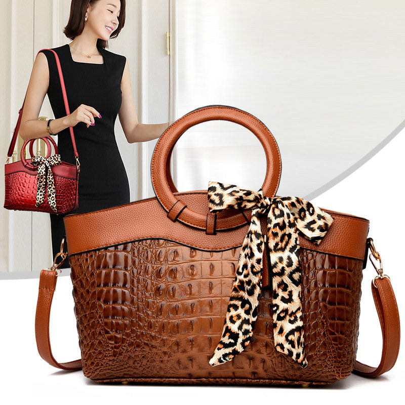 欧美时尚大包个性潮搭鳄鱼纹搭配丝巾圆环手提包女士包中年妈妈包