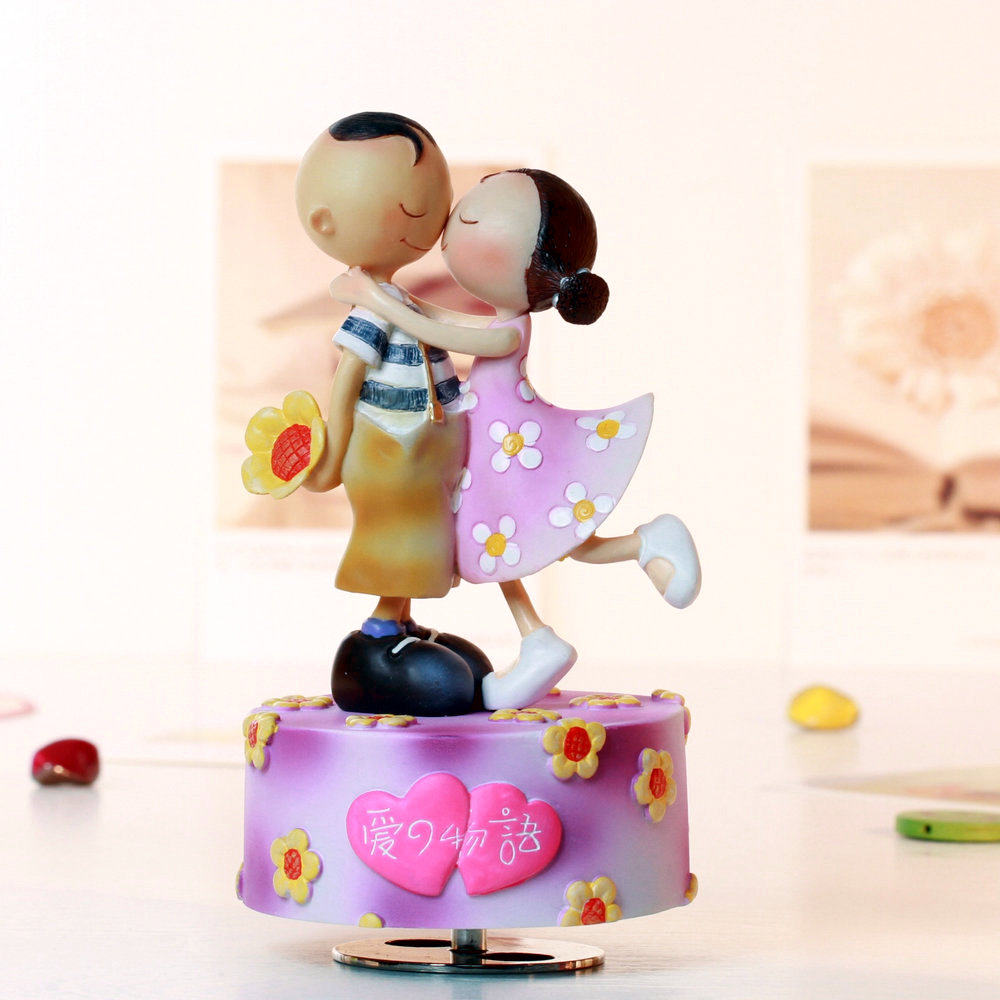 WSA原创可爱情侣系列可旋转树脂音乐盒摆件男女朋友创意浪漫礼物