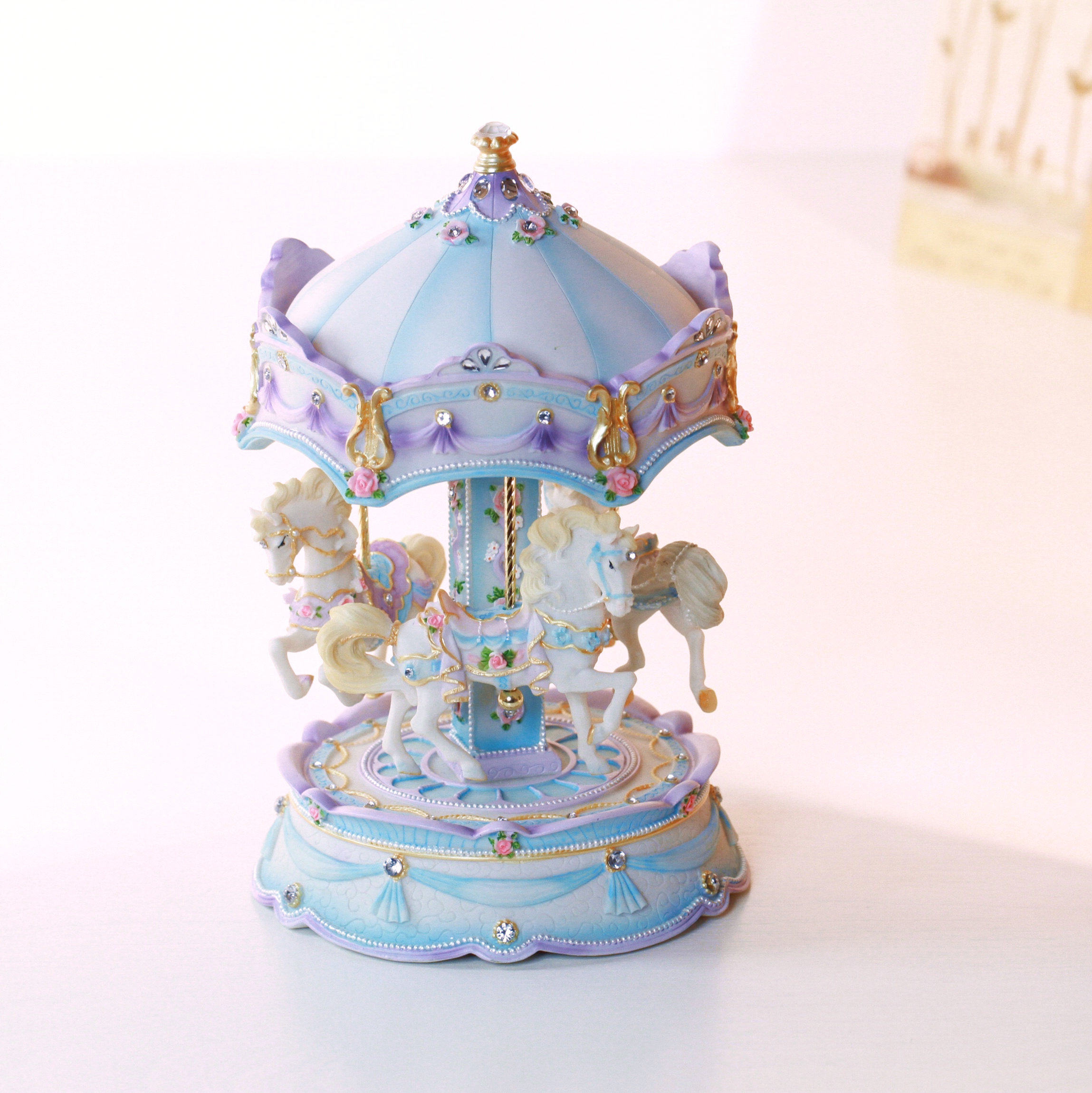 万山千与千寻发光镶钻可旋转木马摆件音乐盒送女生情侣浪漫礼物