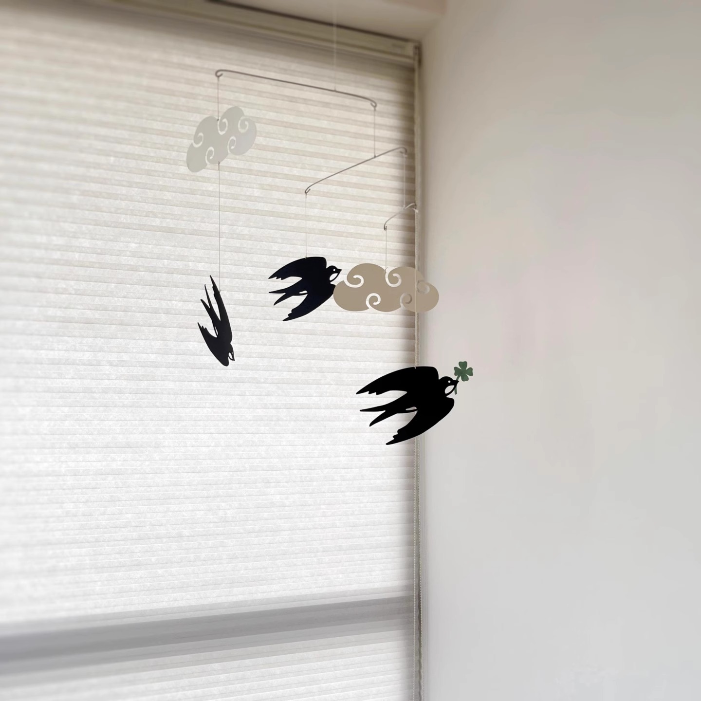 复古国风祥云燕子平衡空中吊饰