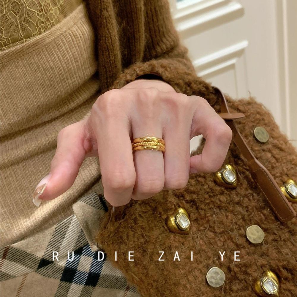 如蝶在野 极简金色钛钢素圈麻花戒指轻奢高级感chic复古叠戴指环