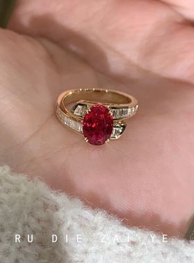 如蝶在野 绯夜~新年复古红戒指爆闪鸽子蛋轻奢高级感超显白开口戒