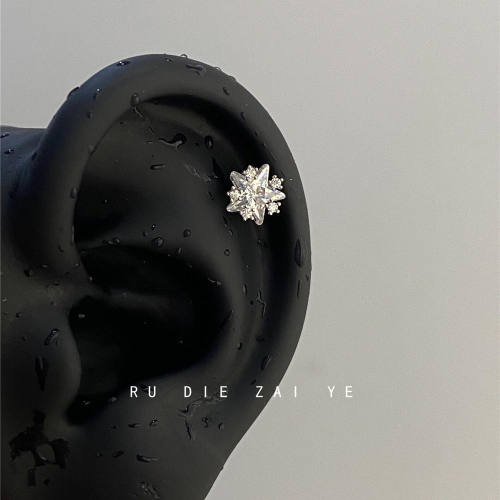 如蝶在野 超闪五角星耳骨钉锆石钛钢平底耳蜗钉精致高级感耳钉女