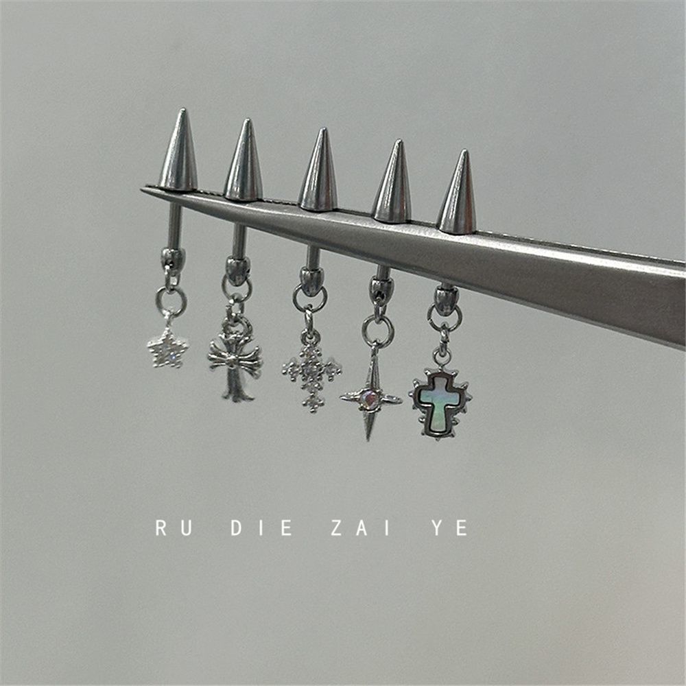 如蝶在野 暗黑朋克十字架尖锥恶魔钉0.8粗helix耳轮钉钛钢耳骨钉