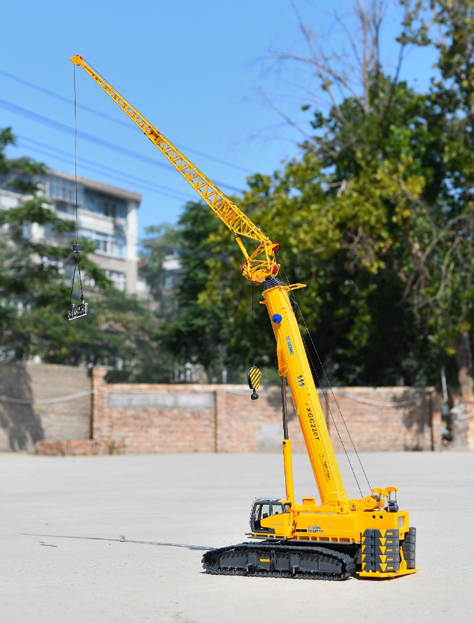 雅高1:50徐工xgc220t伸缩臂履带起重机合金模型黄 履带驾驶室可动