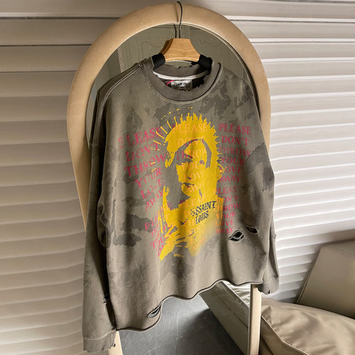 水洗做旧破洞圣女涂鸦圆领卫衣