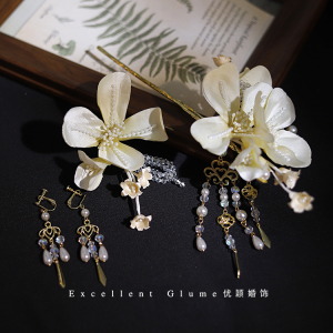 仙美奶黄色缎面串珠花朵晨袍发簪