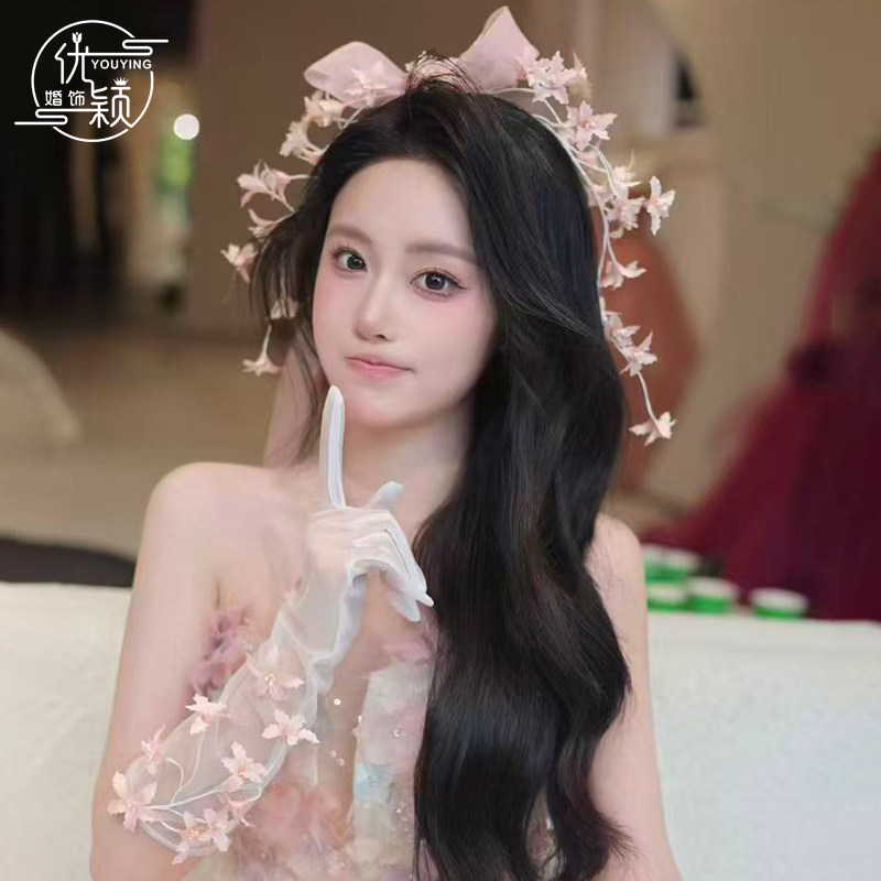 优颖新款粉色仙气羽毛花朵蝴蝶结飘带对夹婚纱新娘礼服在逃公主头