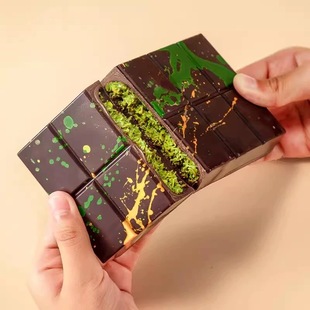 新品 冲量迪拜风味巧克力开心果酱夹心榛子网红可可脂巧克力盒装