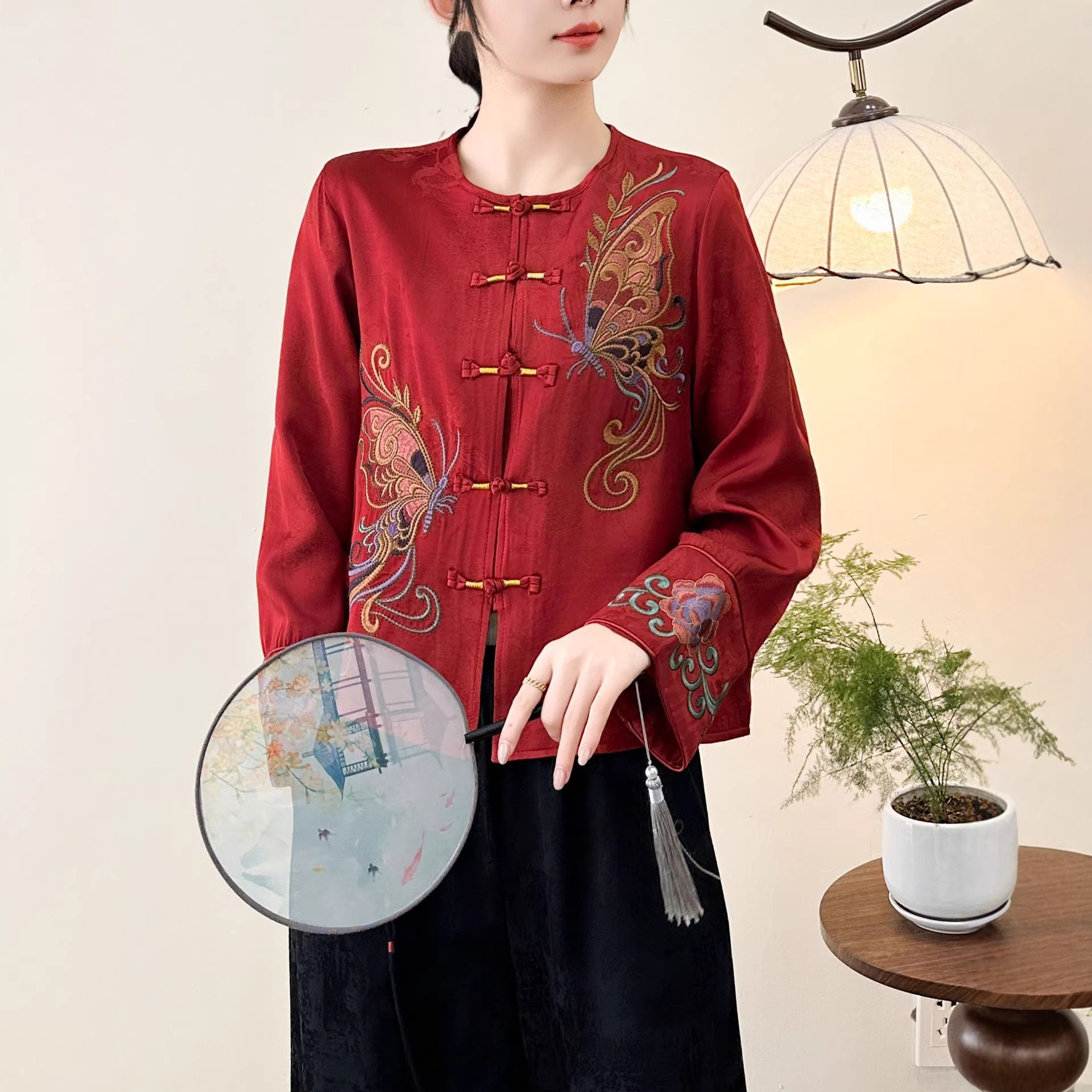 2026年春款外套女缎面刺绣国风盘扣圆领民族风上衣民族风长袖外套