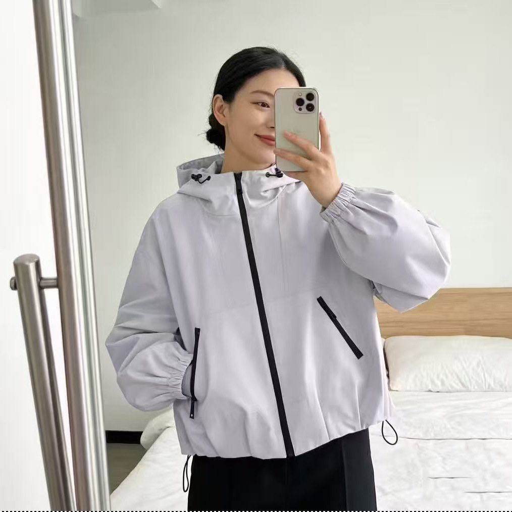 韩系连帽冲锋衣短外套女2026春季新款宽松百搭拉链小个子夹克上衣
