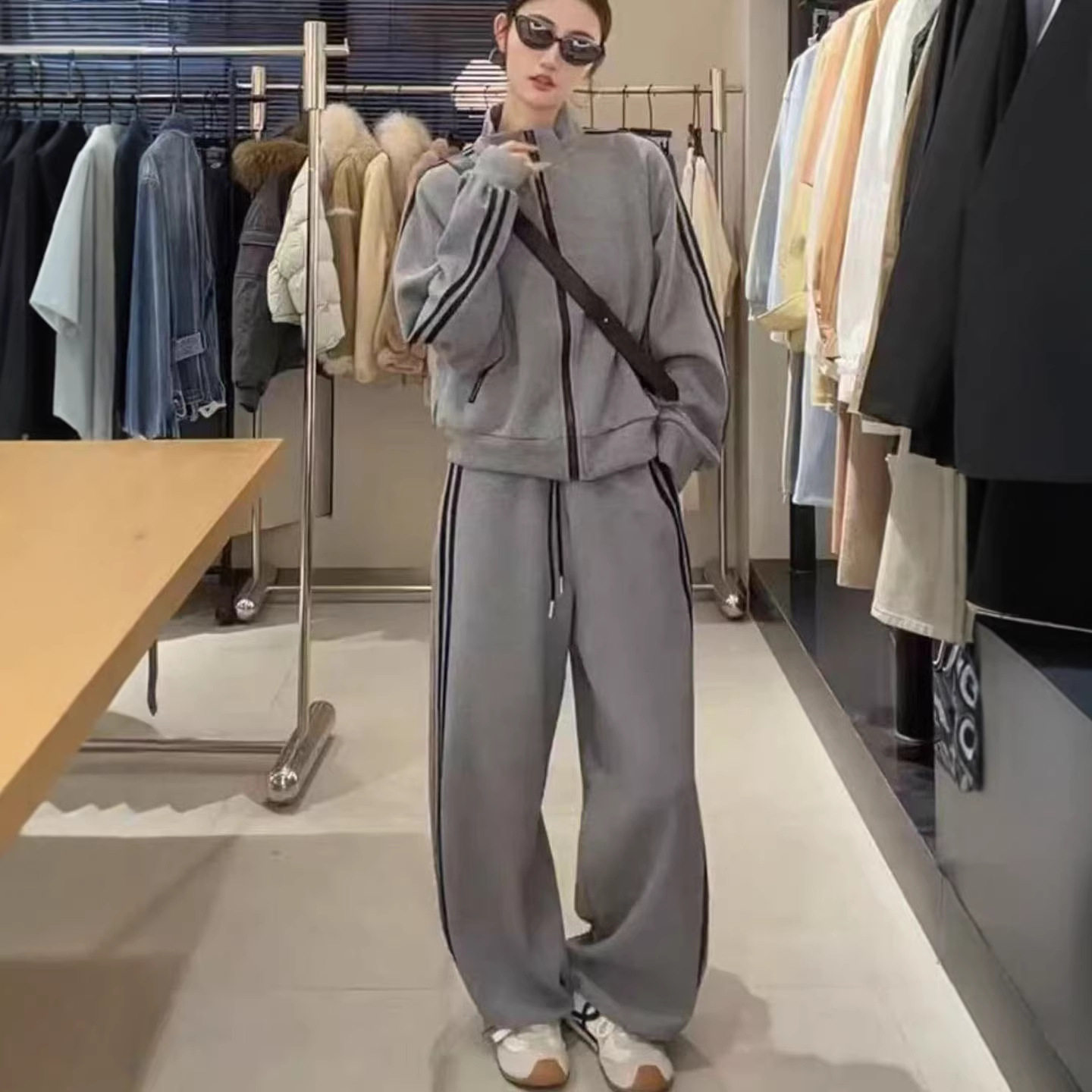 欧货休闲运动套装女2026新款春秋时尚穿搭侧拉条卫衣阔腿裤两件套
