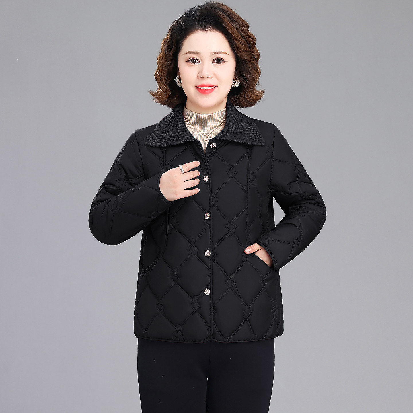 中老年冬装菱形格棉衣女短款翻领纽扣棉服妈妈装洋气减龄轻薄外套