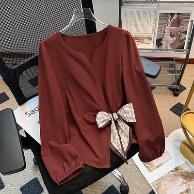 安可拉红长袖衬衫女早秋季2025巨好看的小衫通勤丝巾系带v领上衣
