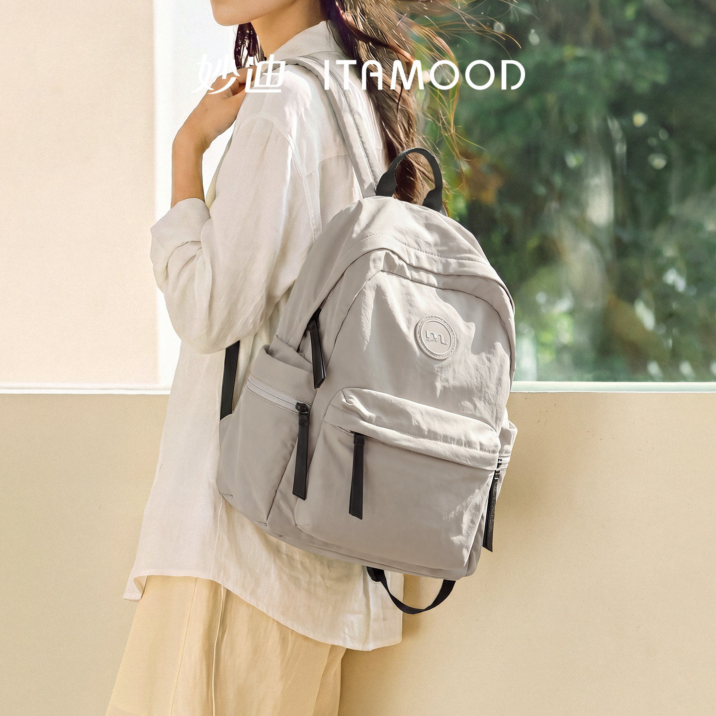 妙迪双肩包女旅游轻便新款大容量户外休闲出差防盗通勤电脑背包男