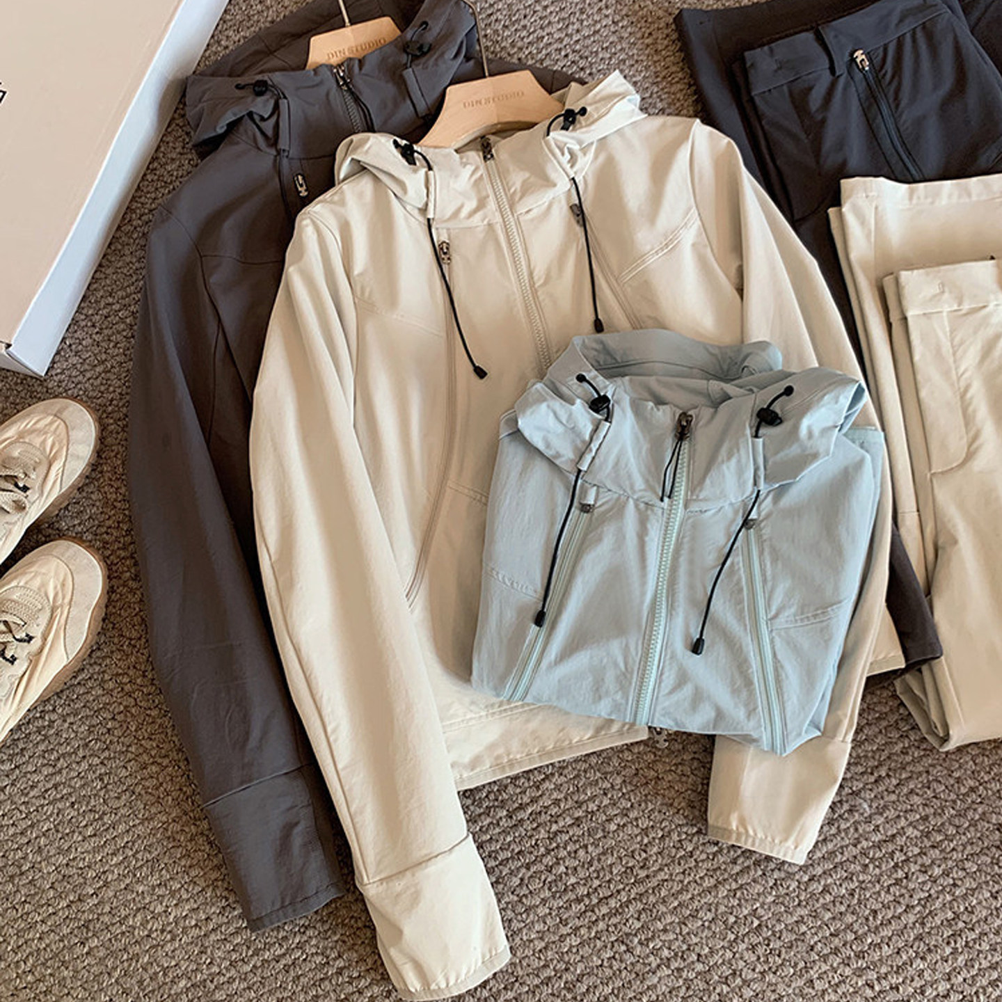 软山套装！弹力尼龙登山布立裁分割外套休闲裤户外运动两件套女