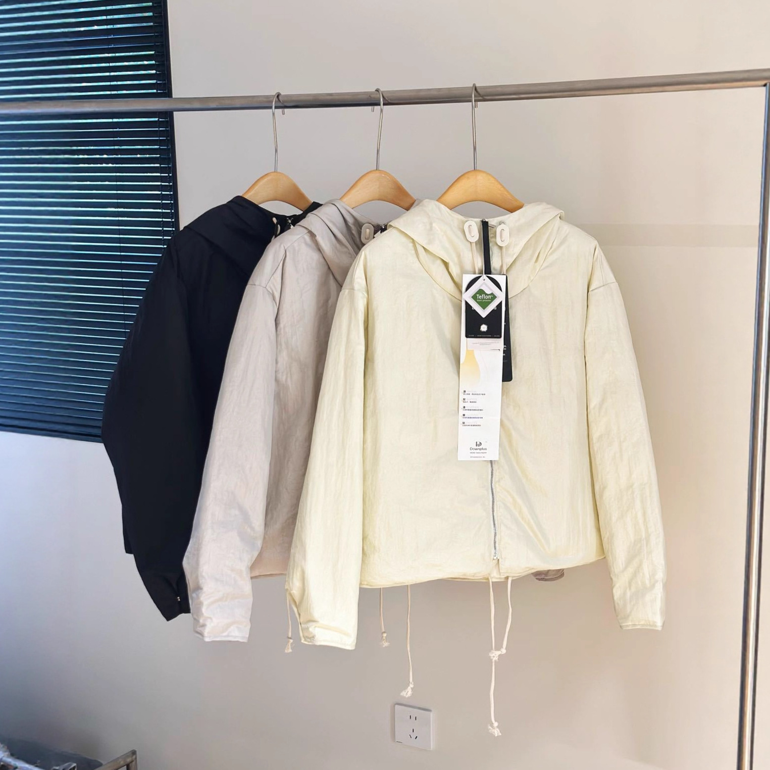 三星线西铂利ya95白鹅绒服短款连帽保暖琉光面包羽绒服女
