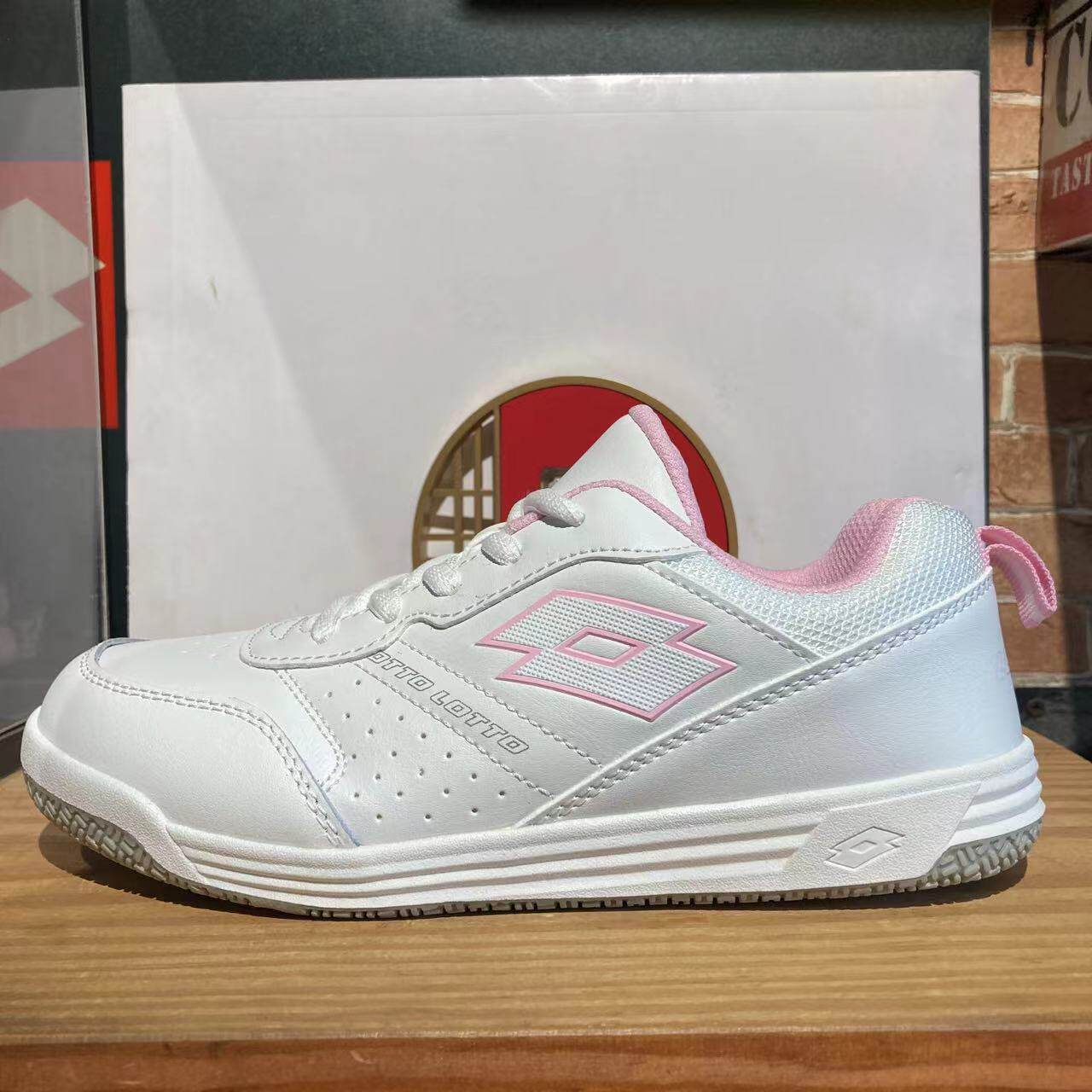 外单库存 LOTTO 乐途 女子 多功能综合羽球鞋运动鞋