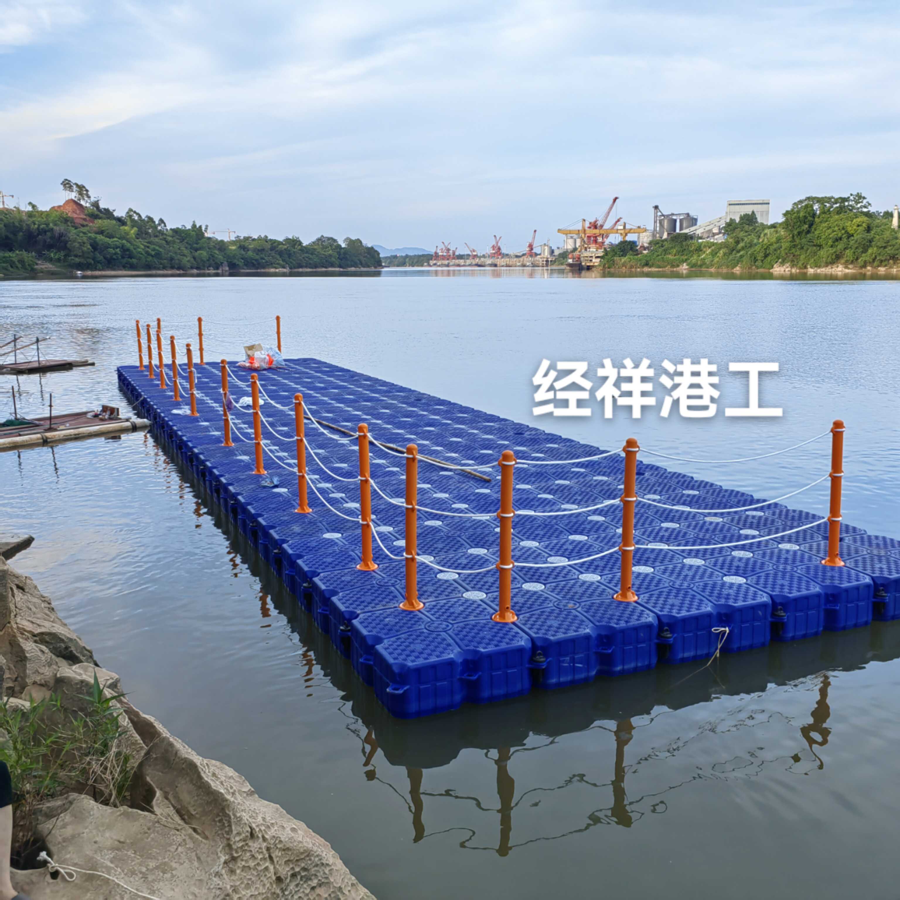 浮动游艇码头停船位连接引桥