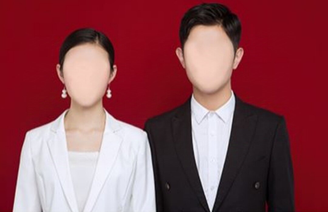 结婚登记照情侣红底照海马体换脸玻璃纸