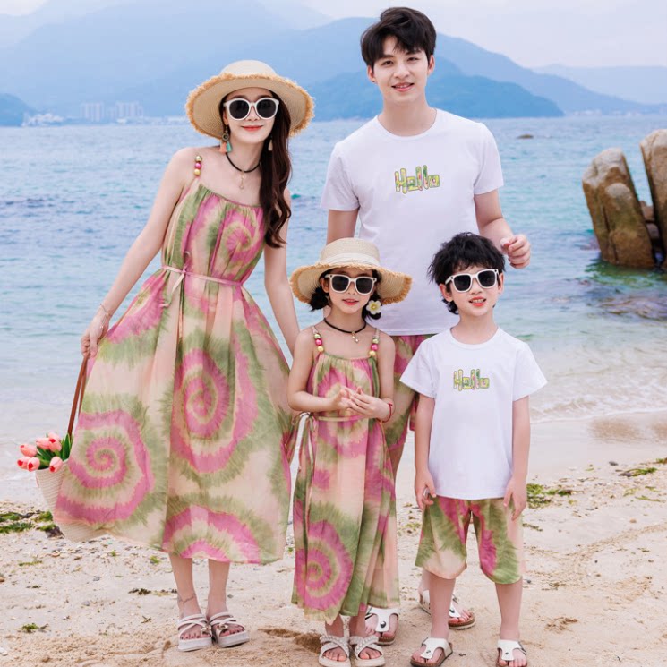 海边旅游穿搭家庭亲子装套装泰国三亚拍照母女装吊带裙一家三四口