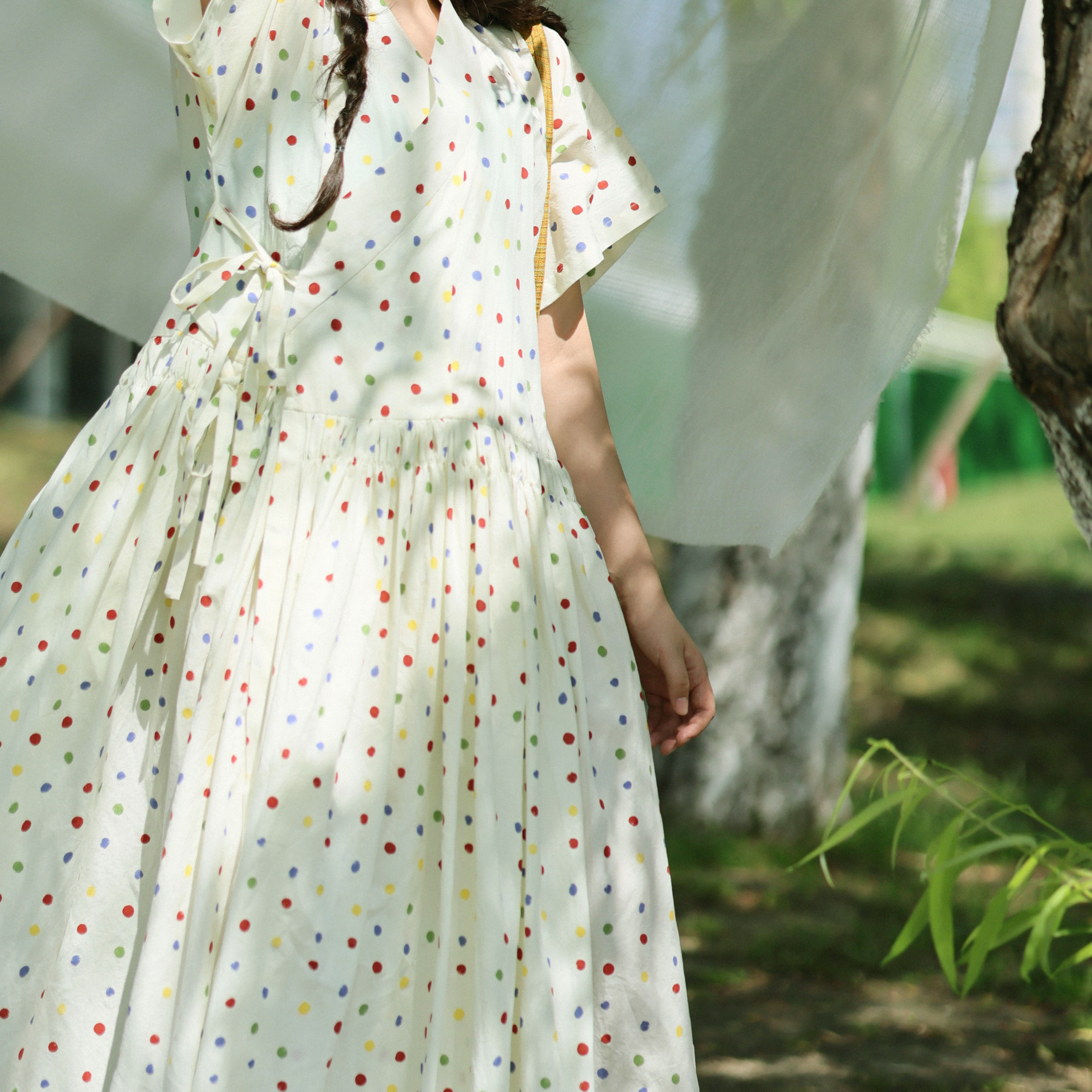 彩球明制贴里短袖汉服连衣裙